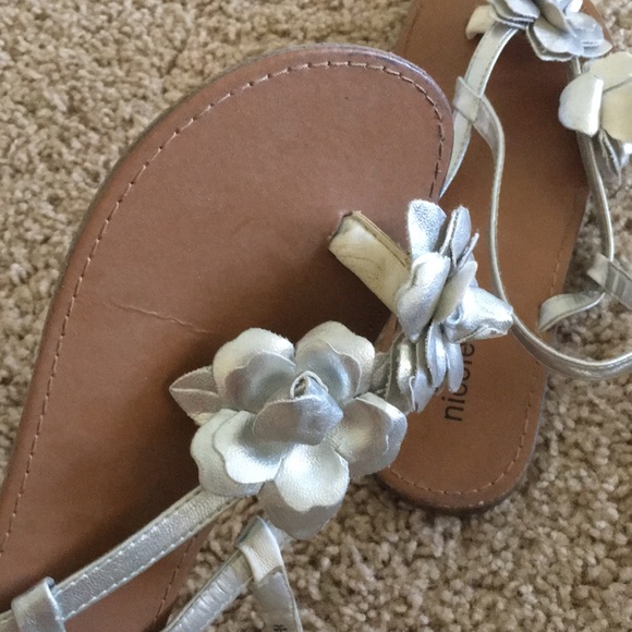 Shoes - Picture 2 of 4